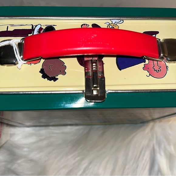 NWT Hallmark Peanuts 50th anniversary Christmas set. Snow globe,book & lunch box - Picture 13 of 16